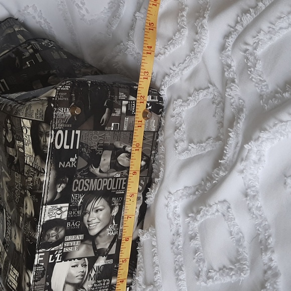 Crystale purse. Black/crea. Two straps. Novelty starlet design  Zipper o… - Picture 10 of 13